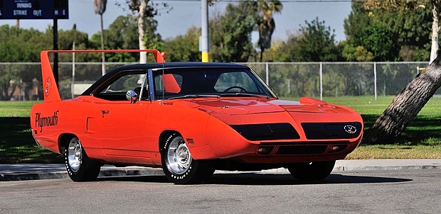 The ’70 Plymouth Superbird is powered by a 440 V8 with six-pack carbs | Mecum Auction 