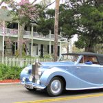 A-Rolls-Royce-sweeps-past-a-historric-home