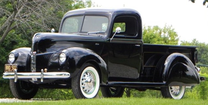 Fender skirts add an unusual old-school look to this slick Ford pickup 