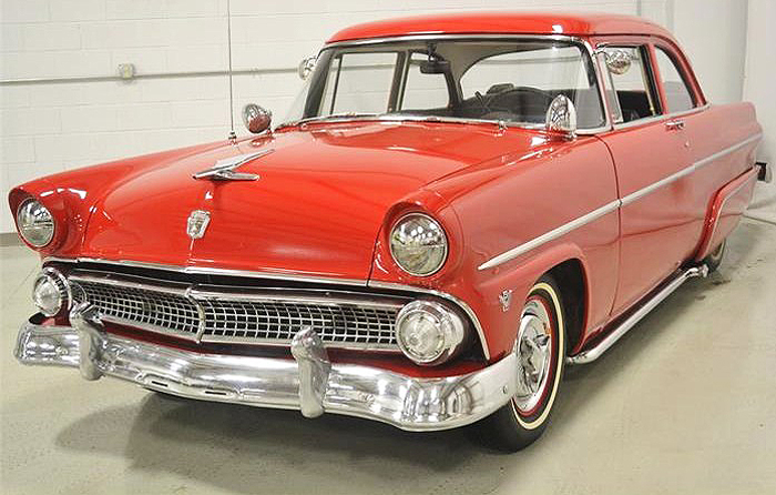 The 1955 Ford Fairlane is outfiited with old-school custom accessories