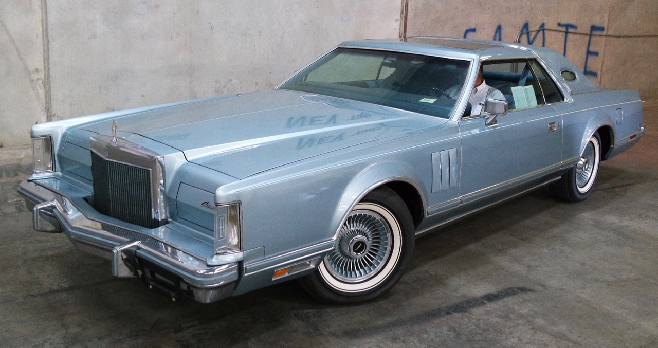 The 'elevator Lincoln' is from the Tom Falbo Collection that also includes 40 Corvettes | Leake photos