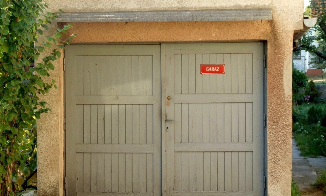 This empty garage might be just the place for your car | GarageFinder