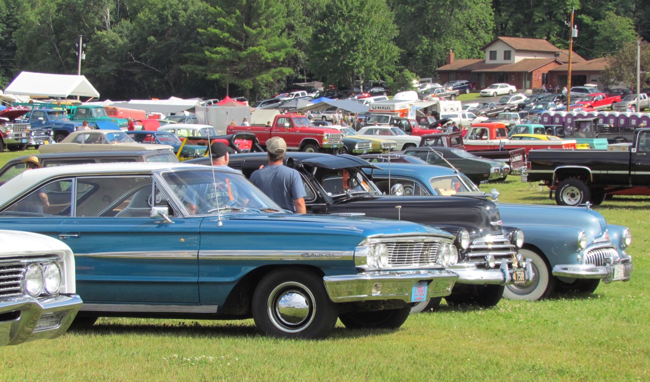 Classic car cruisers, Classic car cruisers join Blue Angels in saluting coronavirus combatants, ClassicCars.com Journal