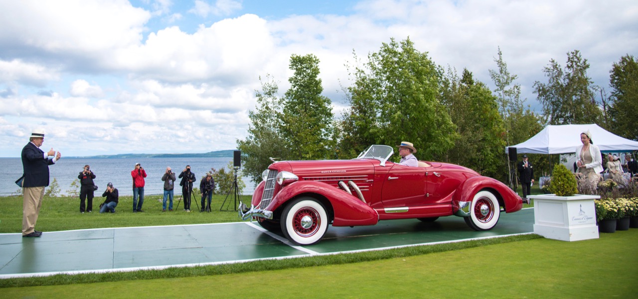 Getting properly aligned for the awards presentation on the shores of Georgian Bay | Cobble Beach concours photos