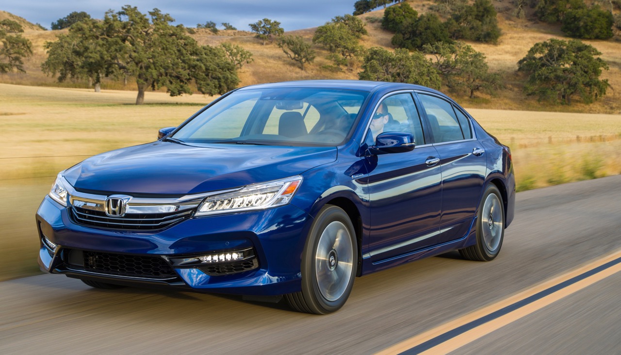 Full tank and full charge, 2017 Accord Hybrid offers more than 600 miles of range | American Honda photos