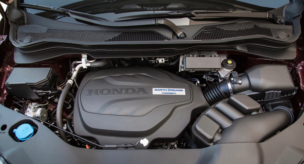 Six-speed gearbox enhances engine's performance