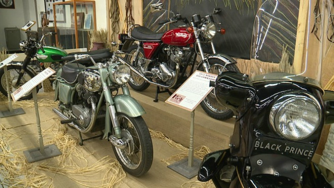 antique-motorcycles-warren