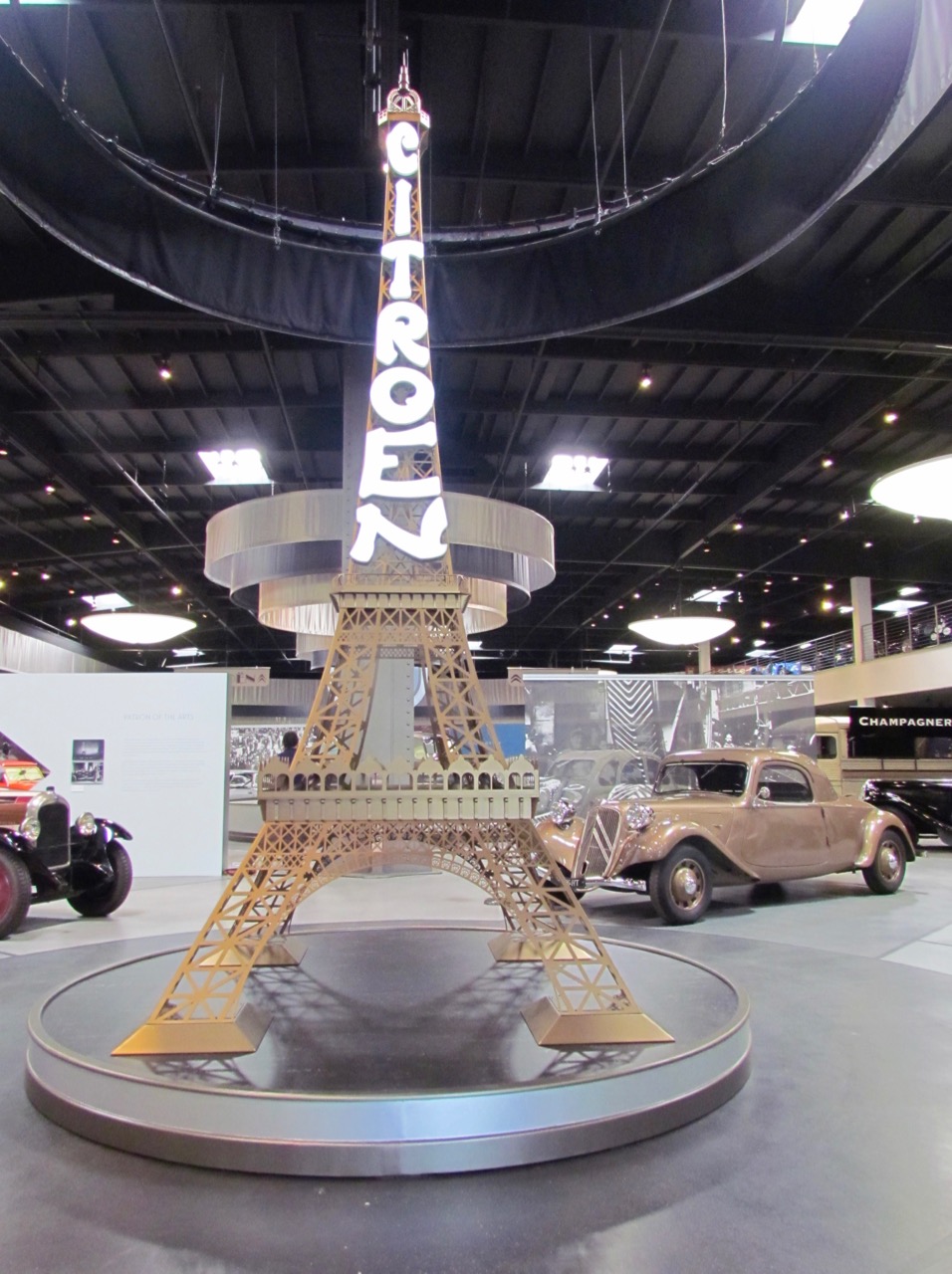 Mullin museum recreated the Eiffel Town light show