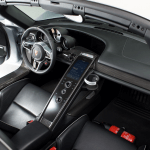 2015_Porsche918_Spyder_213725_cockpit