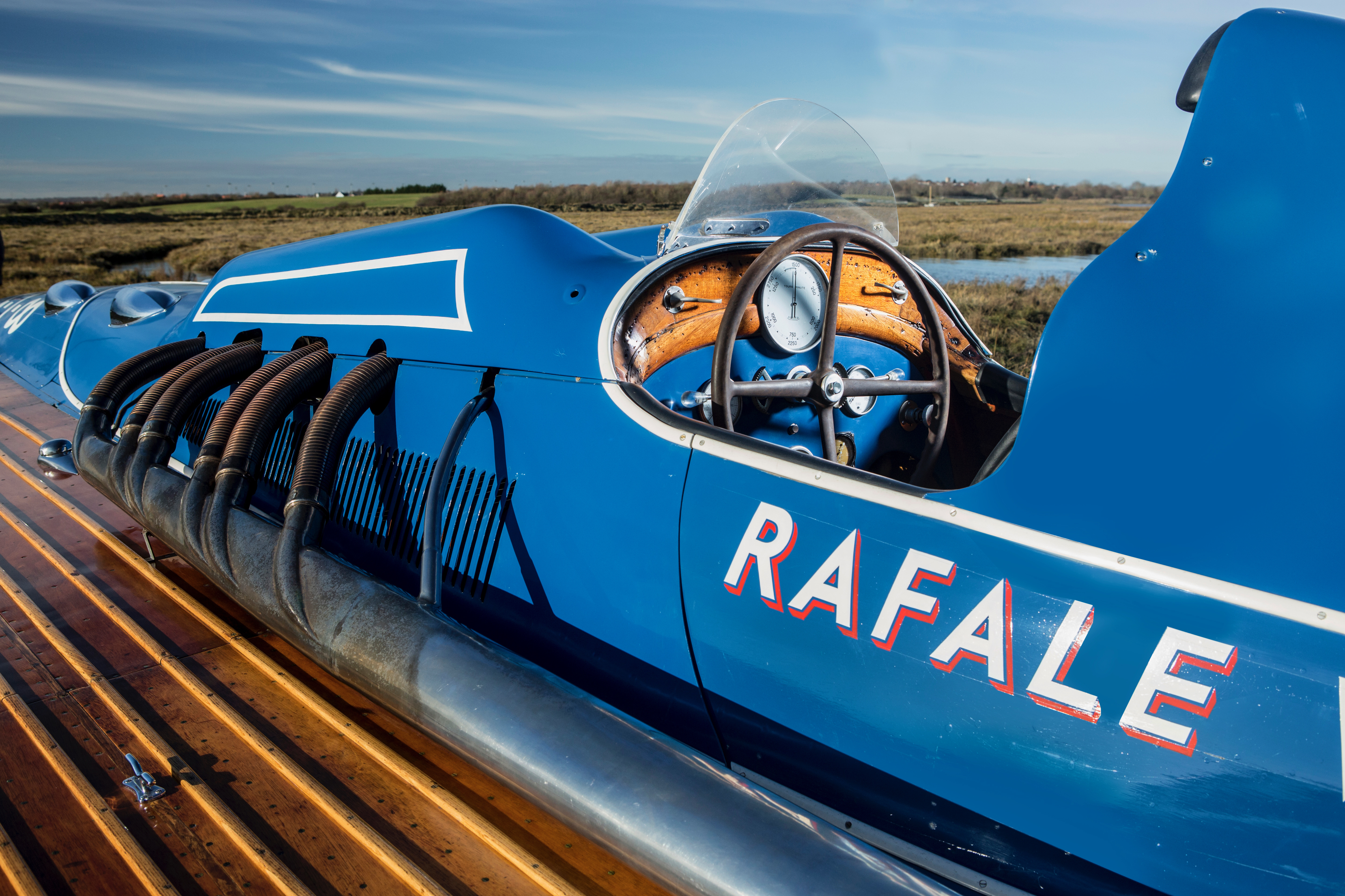 Like a Bugatti on the water: Rafale V racing boat on Paris auction docket