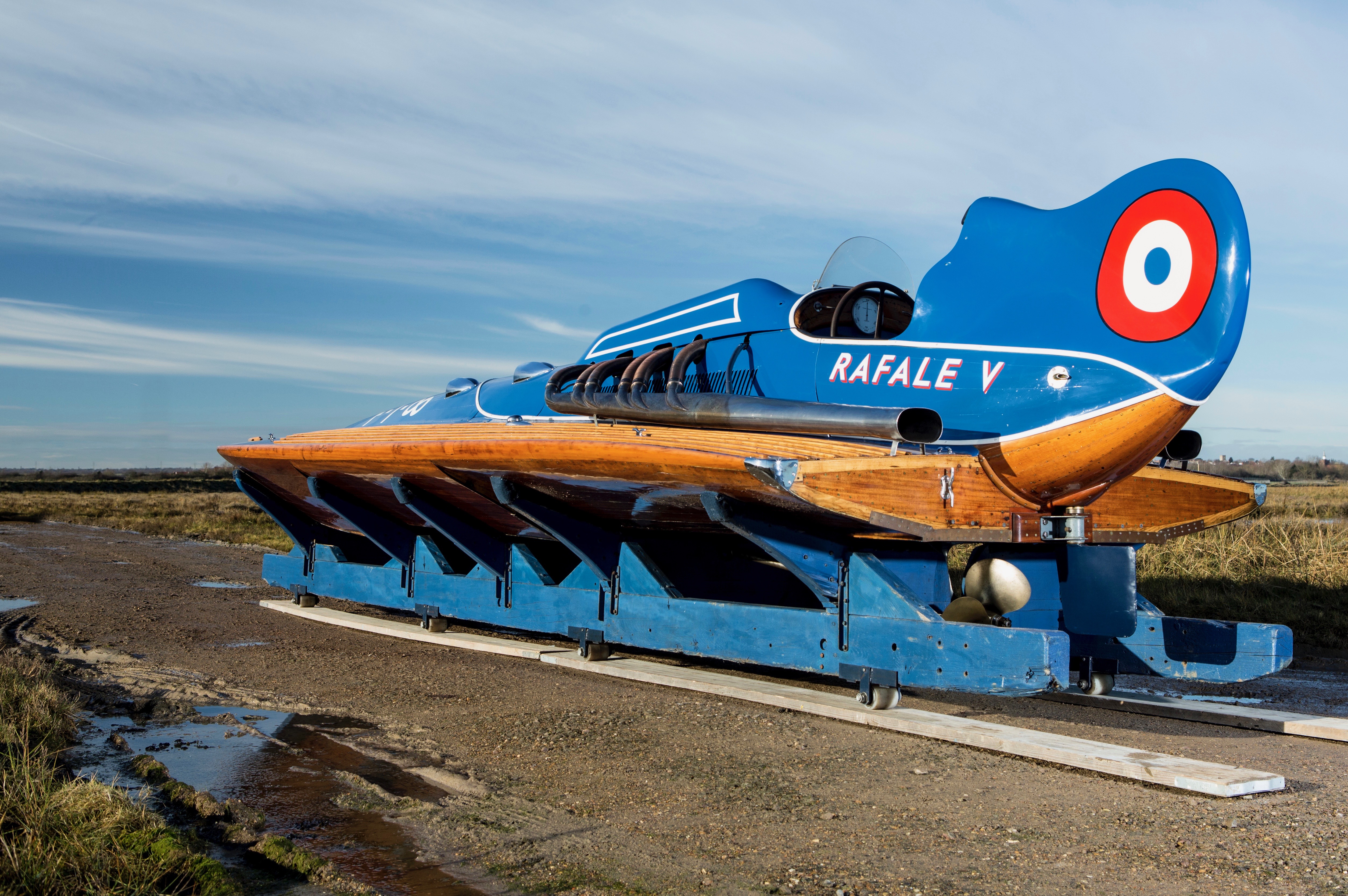 Like a Bugatti on the water: Rafale V racing boat on Paris auction docket