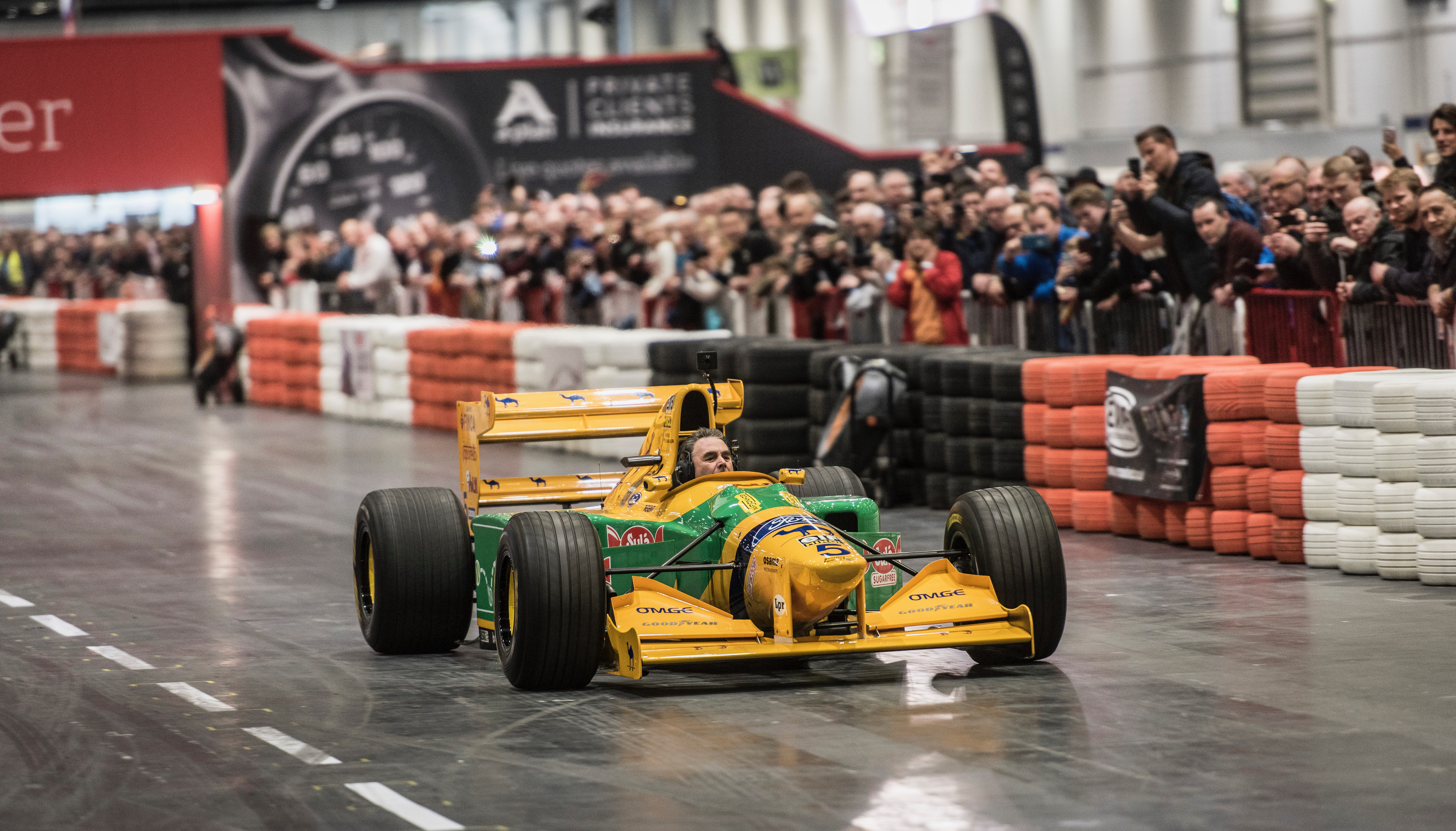 Mansell helps wrap up record-setting London Classic Car Show