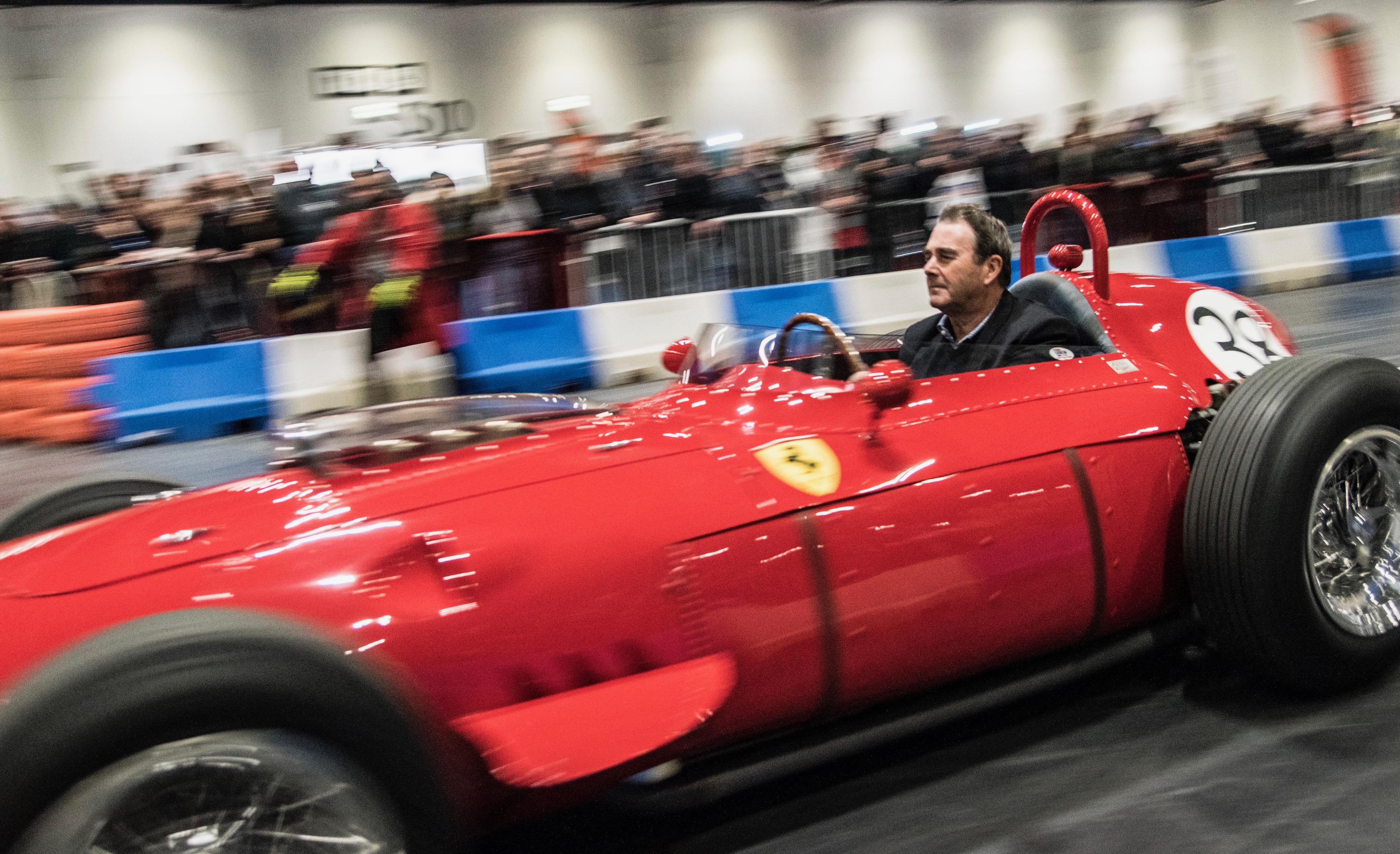 Mansell helps wrap up record-setting London Classic Car Show