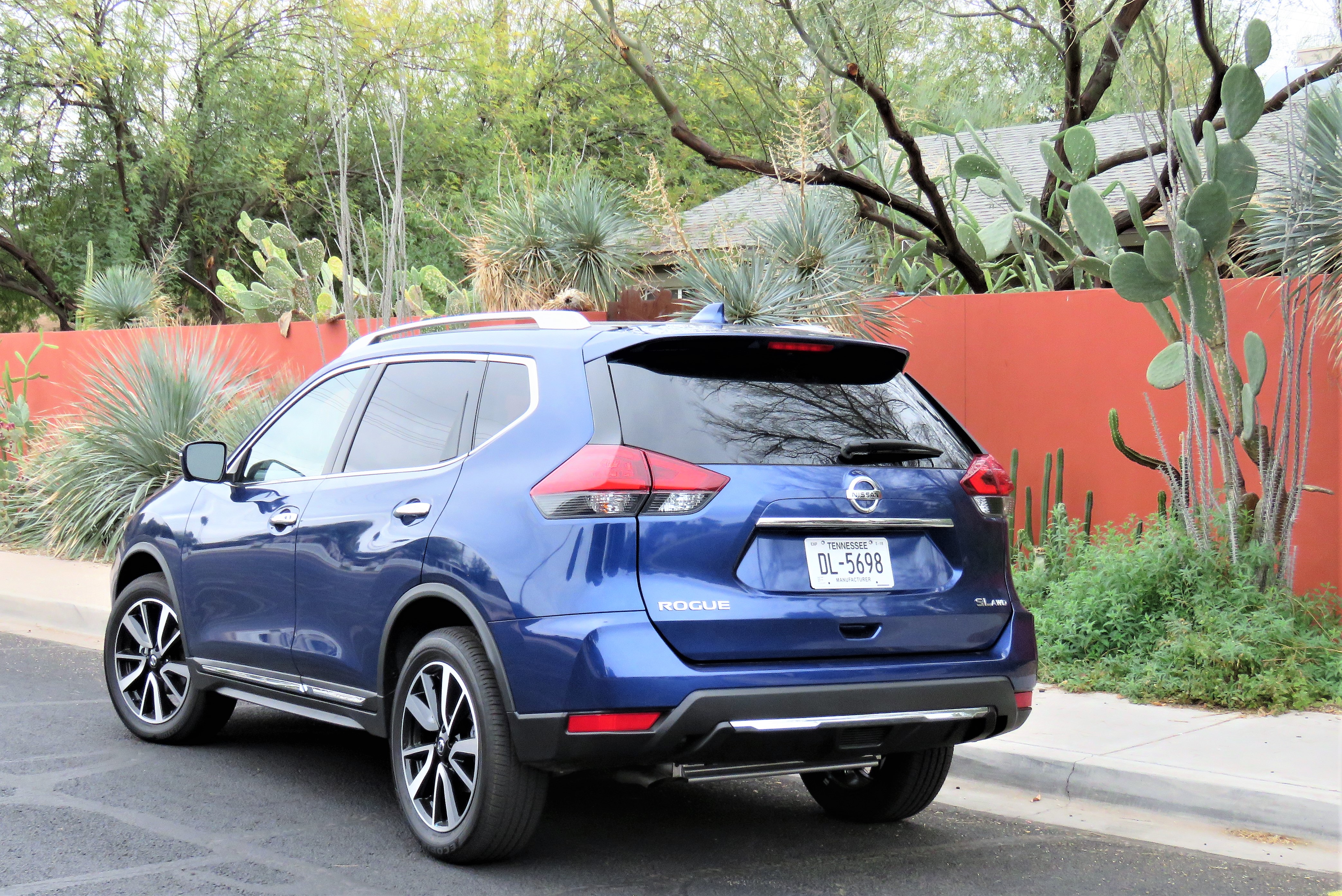 Nissan Rogue, Nissan Rogue tries to drive itself, ClassicCars.com Journal