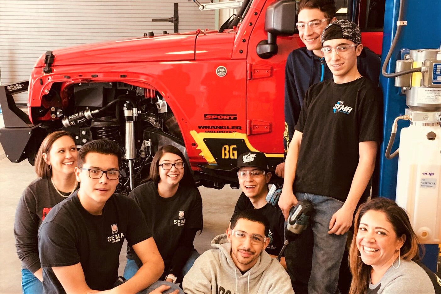 Santa Fe auto-tech students with their custom-Jeep project | SEMA