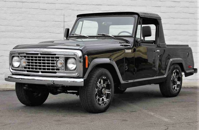 Black-on-black Jeep Commando custom 4X4 pickup