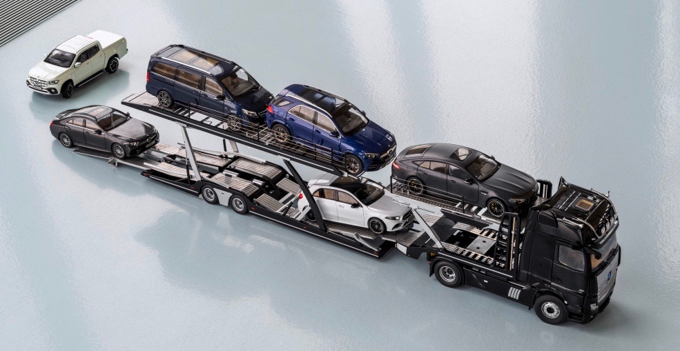 Model cars, Mercedes unveils 1:18-scale model transporter, ClassicCars.com Journal