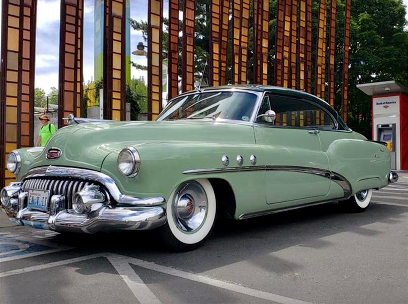 This 1952 Buick Super Riviera 'presents' itself very nicely