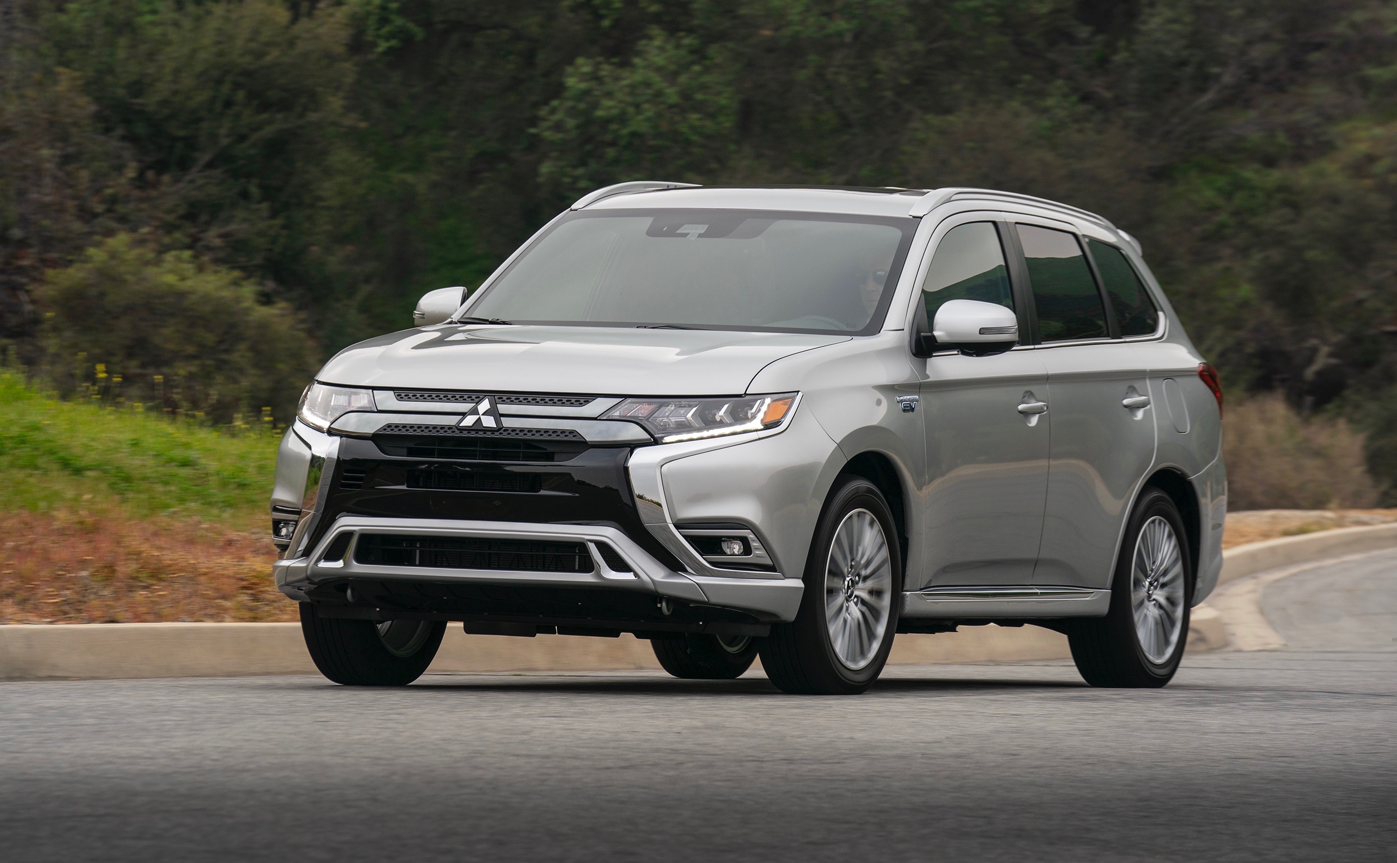 Mitsubishi Outland PHEV, Driven: The plug-in that you can recharge without plugging in, ClassicCars.com Journal